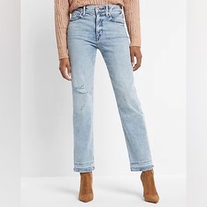 HIGH WAISTED LIGHT WASH RIPPED STRAIGHT JEANS